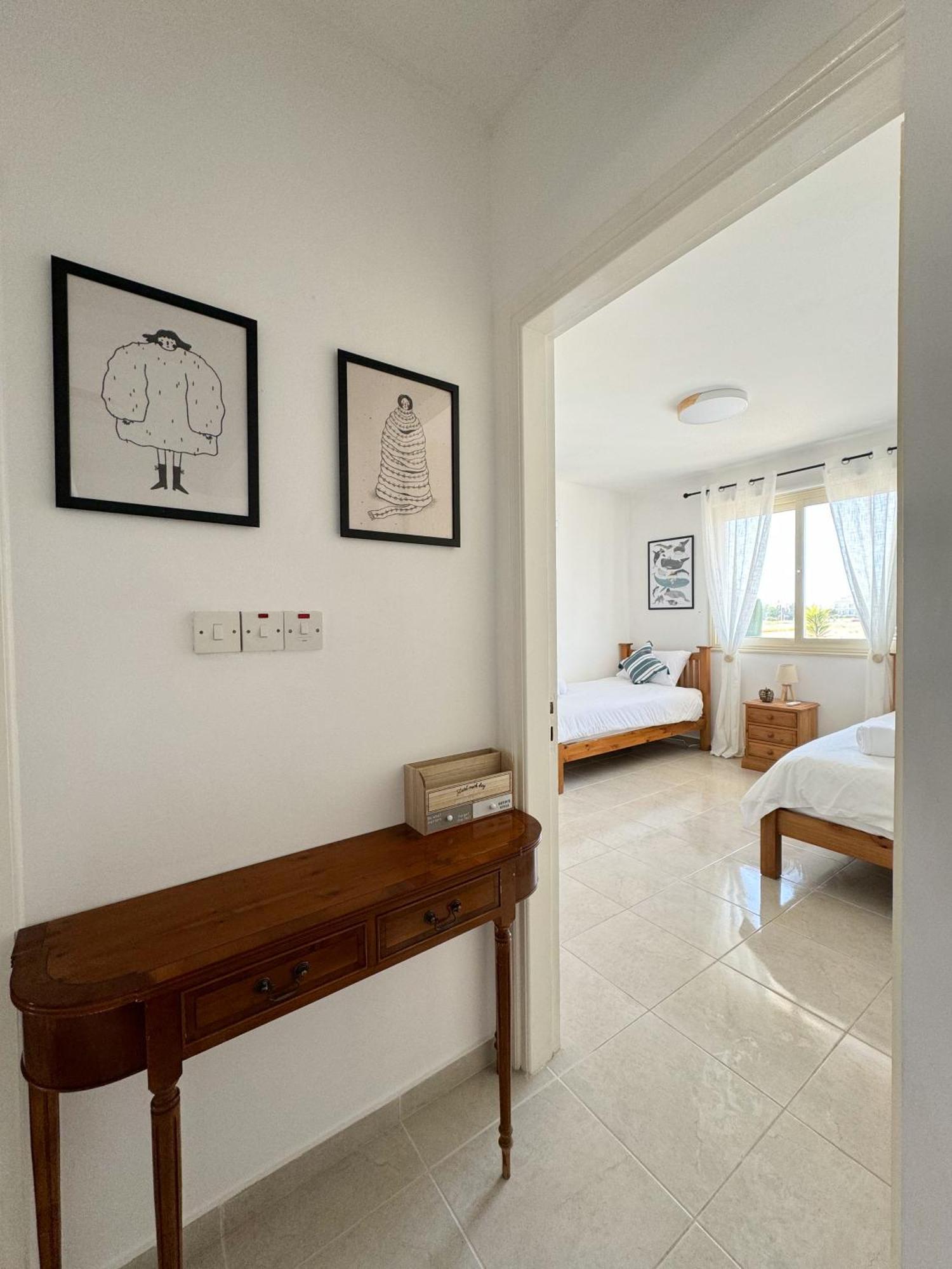 Royal-Seacrest Oasis, Pool-Side Lejlighed Paphos Eksteriør billede