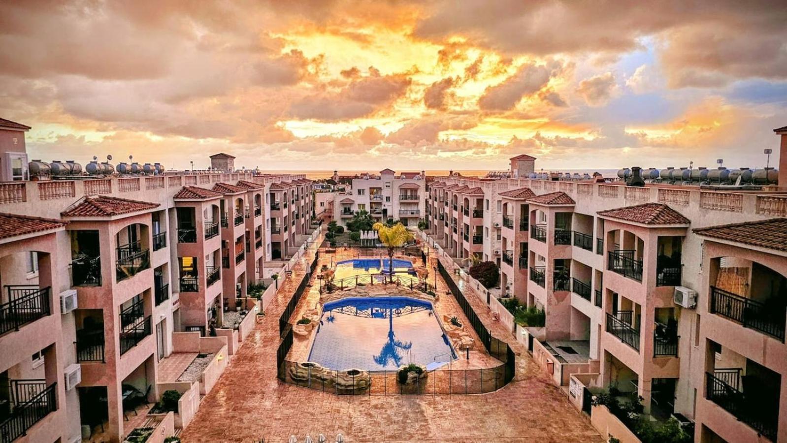 Royal-Seacrest Oasis, Pool-Side Lejlighed Paphos Eksteriør billede