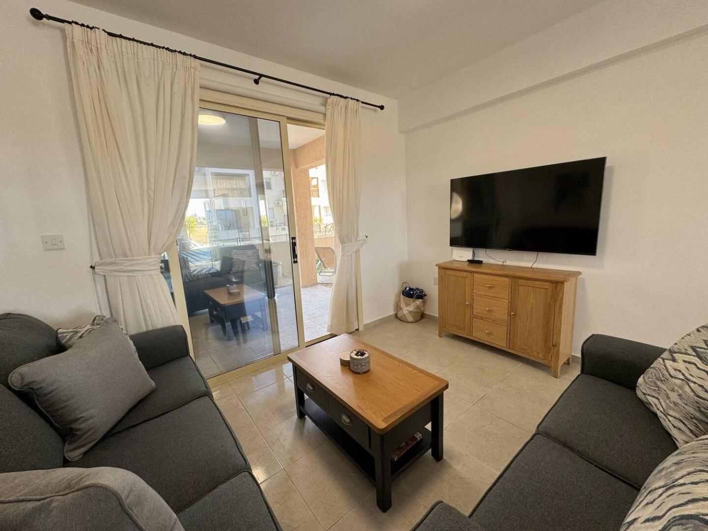 Royal-Seacrest Oasis, Pool-Side Lejlighed Paphos Eksteriør billede