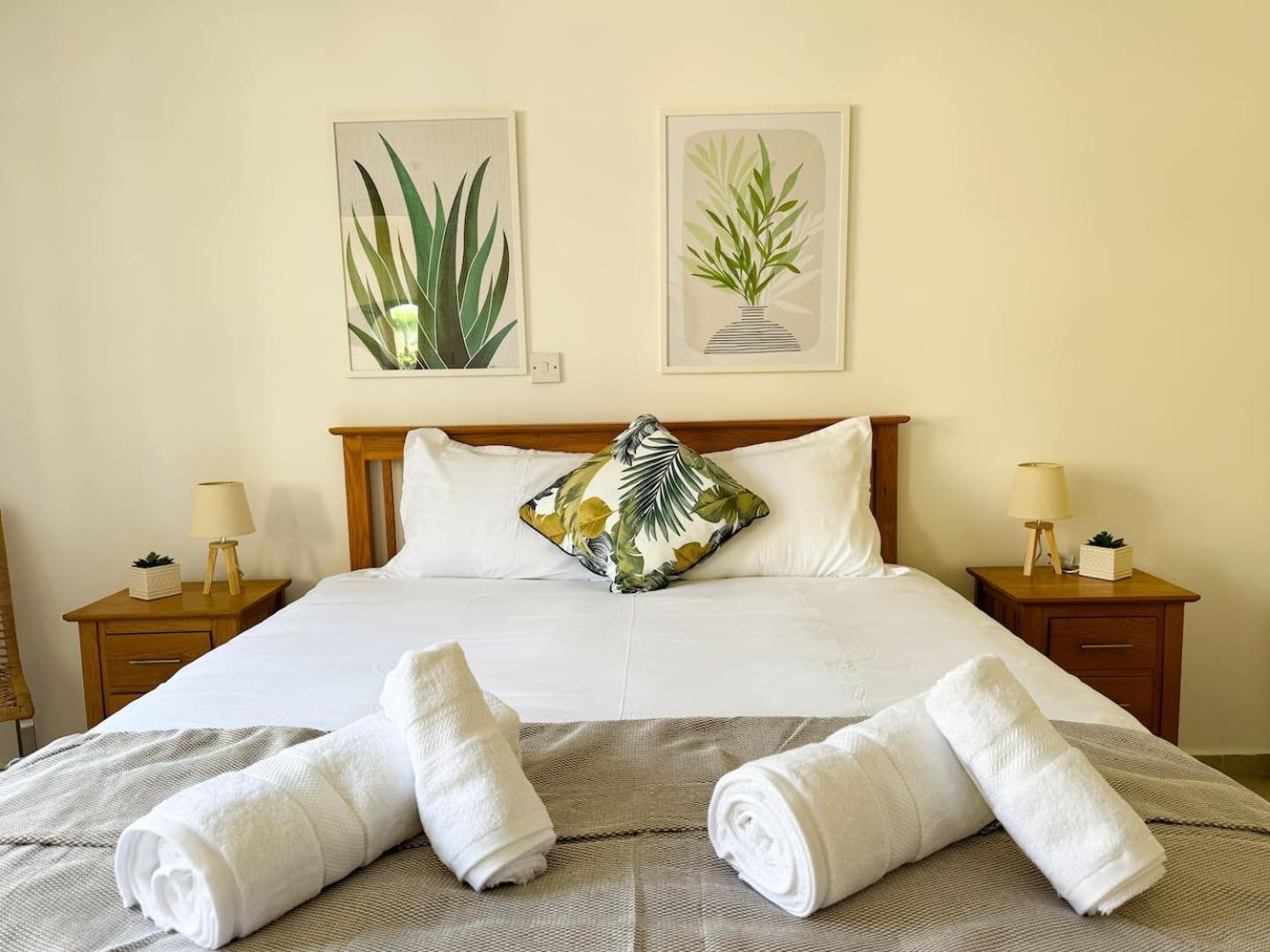 Royal-Seacrest Oasis, Pool-Side Lejlighed Paphos Eksteriør billede
