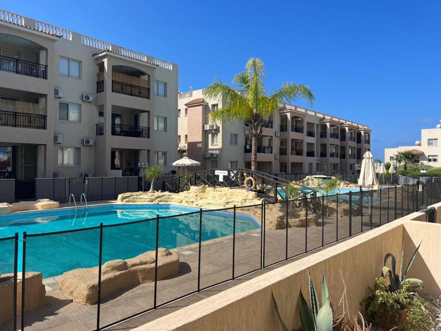 Royal-Seacrest Oasis, Pool-Side Lejlighed Paphos Eksteriør billede