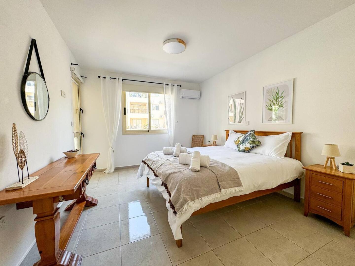 Royal-Seacrest Oasis, Pool-Side Lejlighed Paphos Eksteriør billede